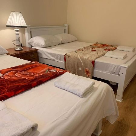 Two Bed Holiday Apartment London Bagian luar foto