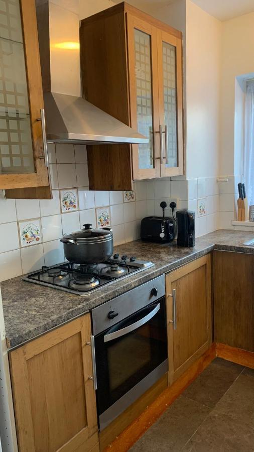 Two Bed Holiday Apartment London Bagian luar foto