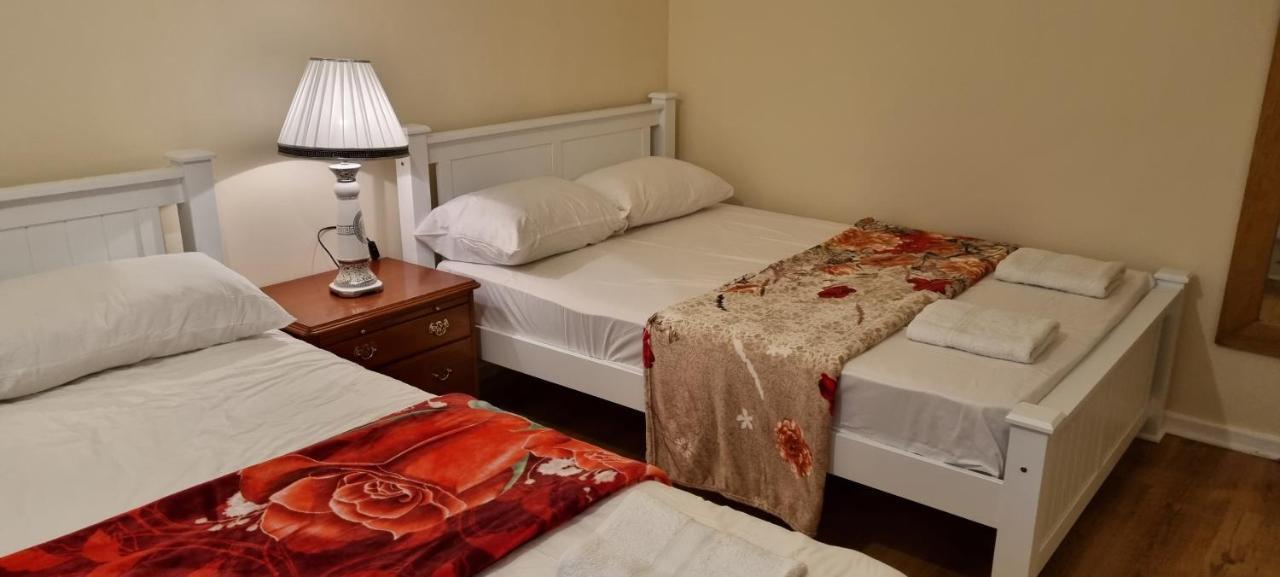 Two Bed Holiday Apartment London Bagian luar foto
