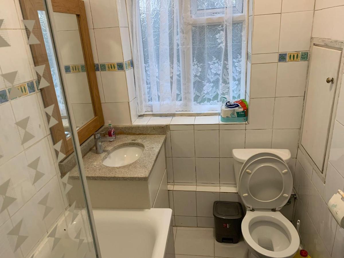 Two Bed Holiday Apartment London Bagian luar foto
