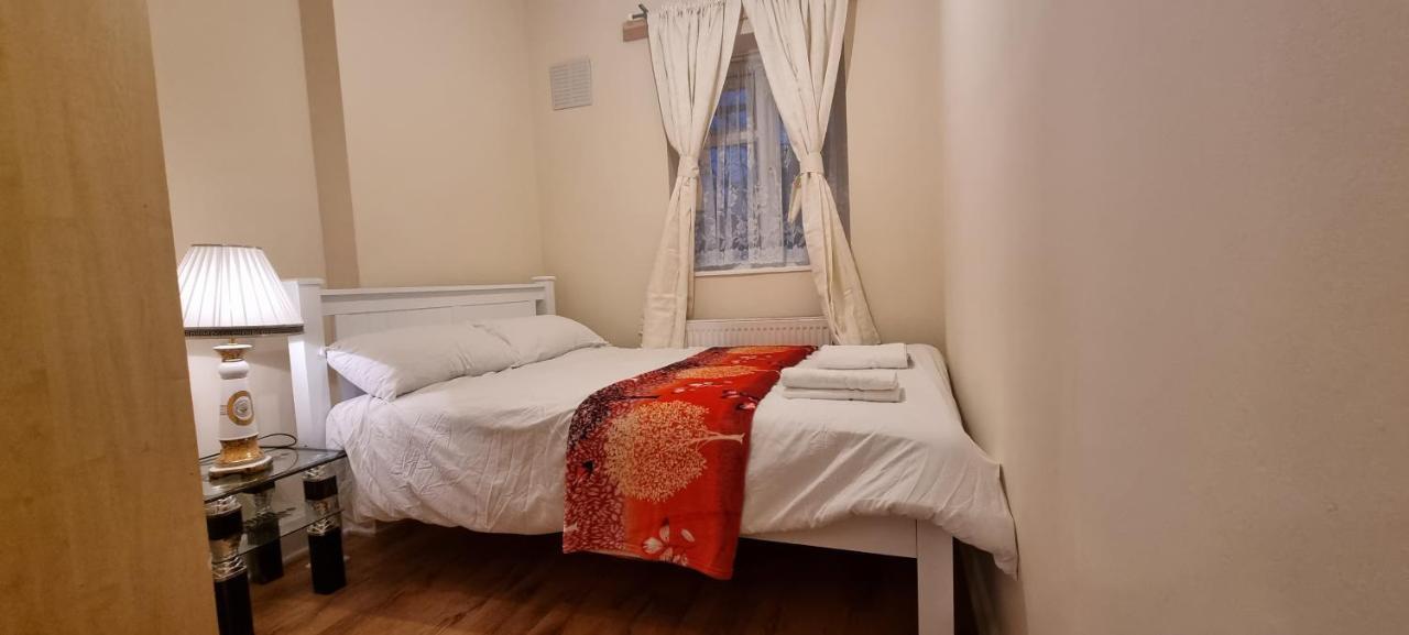 Two Bed Holiday Apartment London Bagian luar foto