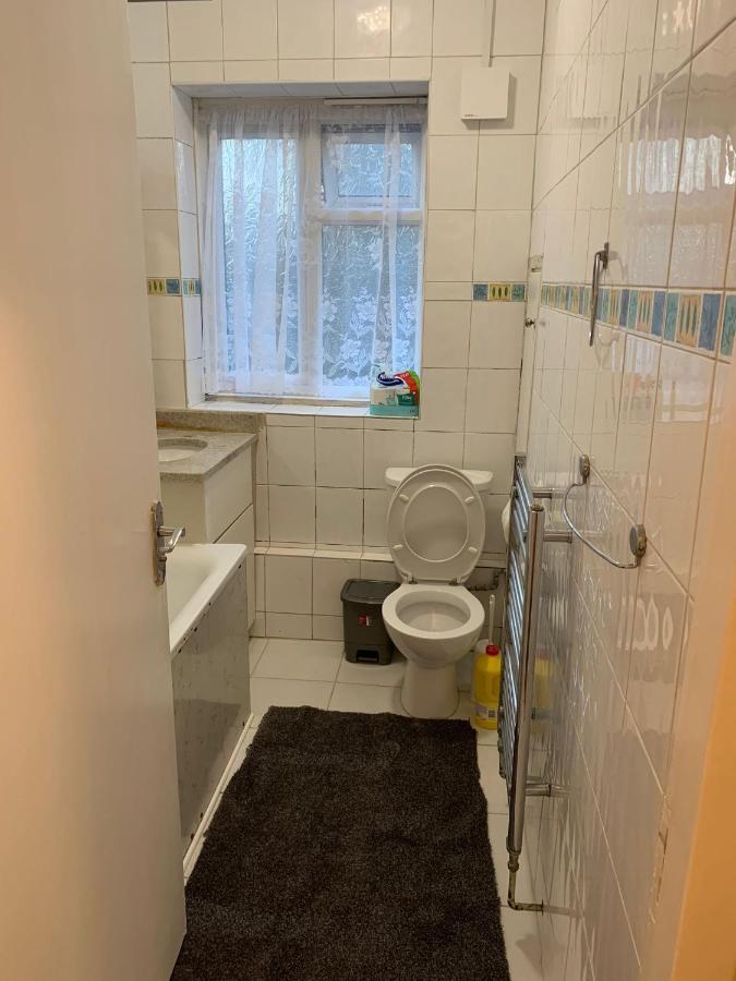 Two Bed Holiday Apartment London Bagian luar foto